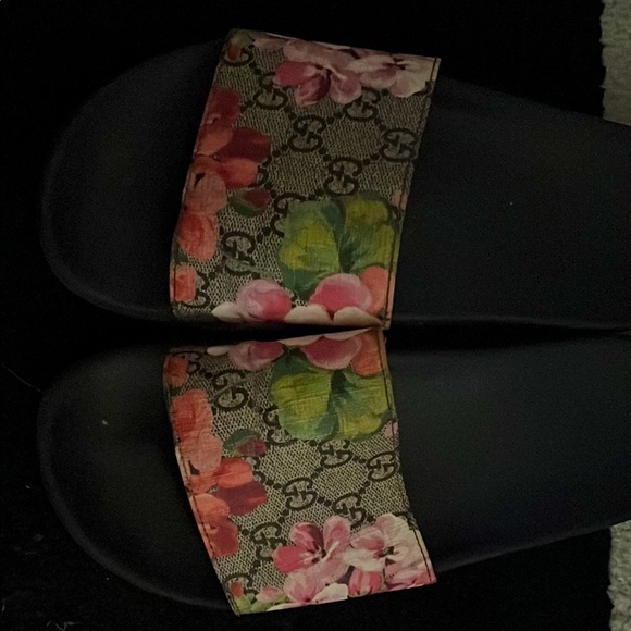 Gucci Black and Pink Floral Sandals - Picture 2 of 5